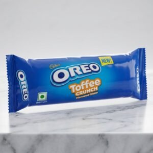 Cadbury Oreo Toffee Crunch Flavoured Crème Sandwich Biscuits – Crispy Chocolate Cookies with Caramel Toffee Filling